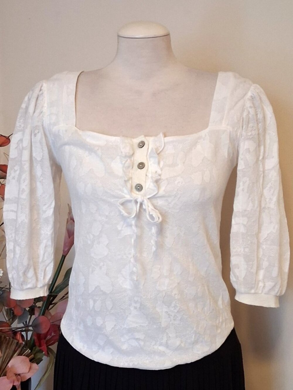 NWOT Aventures des Toiles Women’s White Ruffle Lined Blouse Top ¾ Sleeve 6